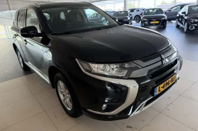 Mitsubishi Outlander (2021) thumbnail 1