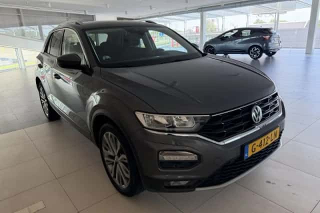 Volkswagen T-Roc (2019) thumbnail 2