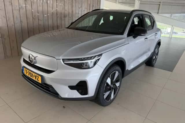 Volvo XC40 (2023) thumbnail 1