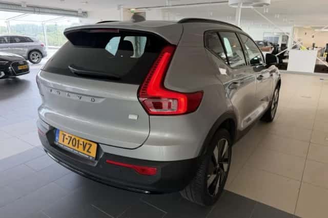 Volvo XC40 (2023) thumbnail 4