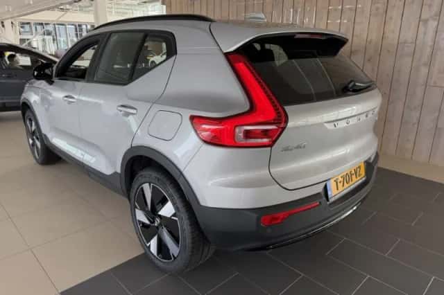 Volvo XC40 (2023) thumbnail 5