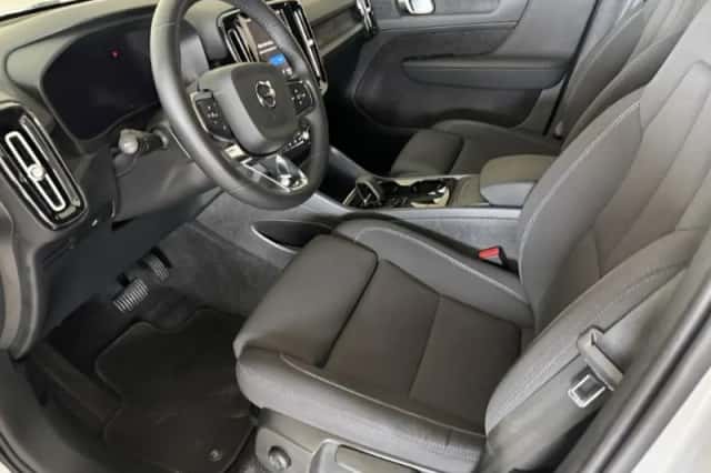 Volvo XC40 (2023) thumbnail 6