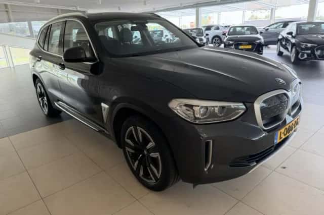 BMW iX3 (2021) thumbnail 2