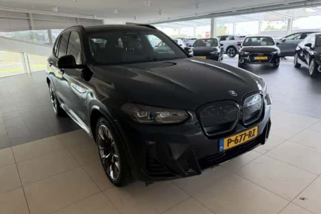 BMW iX3 (2022) thumbnail 2