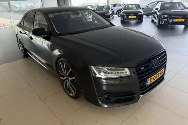 Audi S8 (2015) thumbnail 2