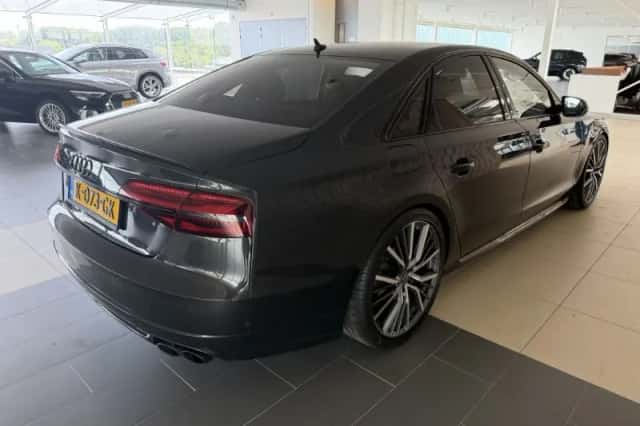 Audi S8 (2015) thumbnail 3