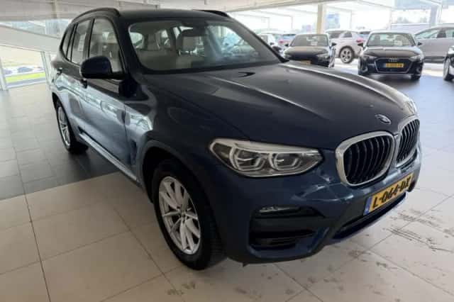 BMW X3 (2021) thumbnail 2