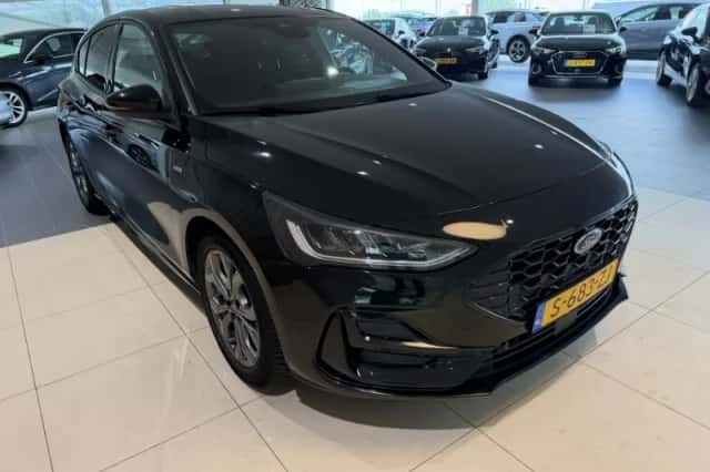 Ford Focus (2023) thumbnail 2