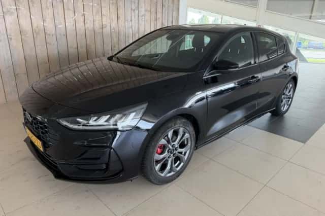 Ford Focus (2023) thumbnail 3