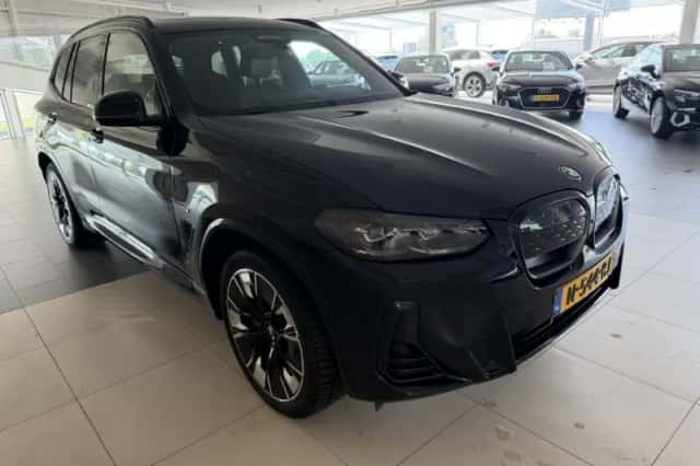 BMW iX3 (2021) thumbnail 2