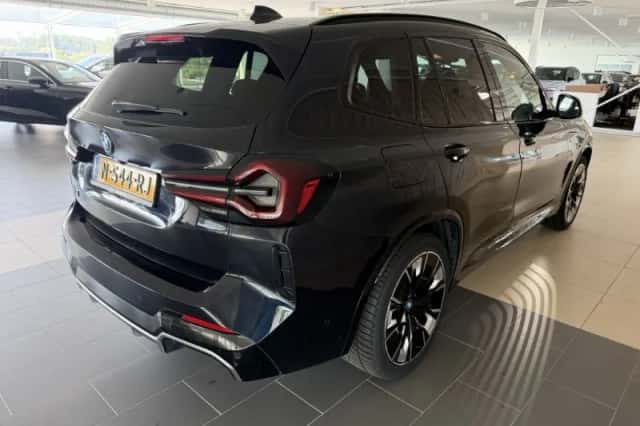 BMW iX3 (2021) thumbnail 4
