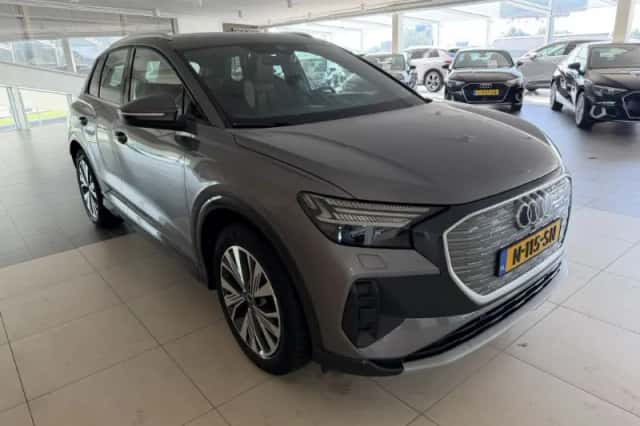 Audi Q4 e-tron (2021) thumbnail 2