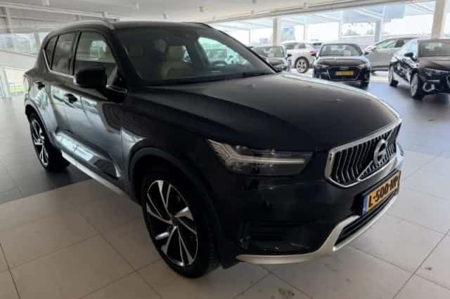Volvo XC40 (2021) thumbnail 2