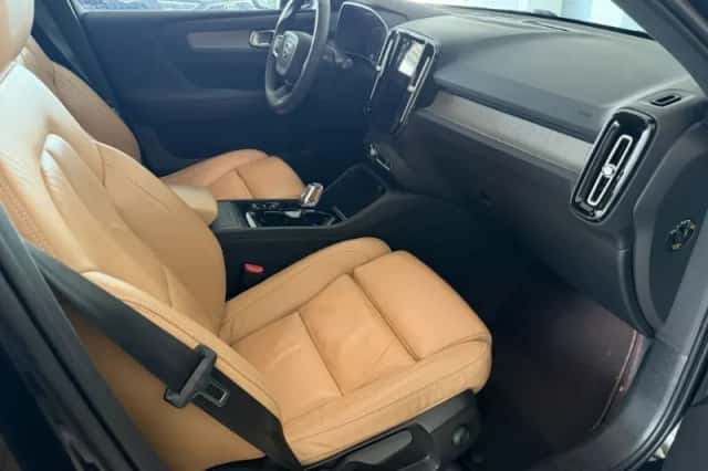 Volvo XC40 (2021) thumbnail 3
