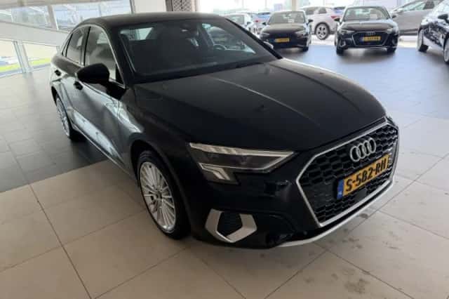 Audi A3 (2023) thumbnail 2
