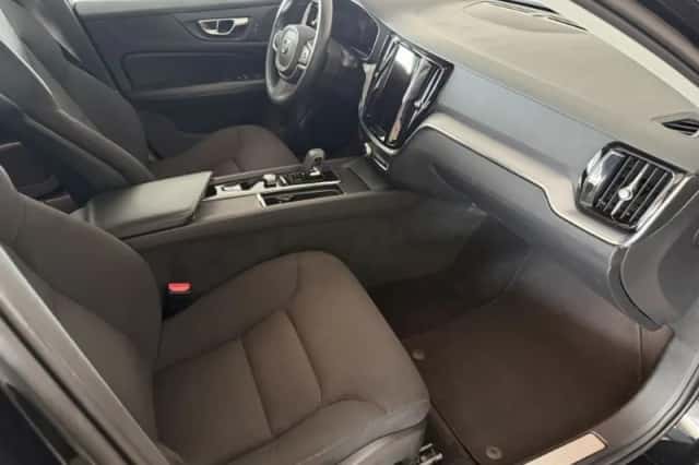Volvo V60 (2021) thumbnail 3