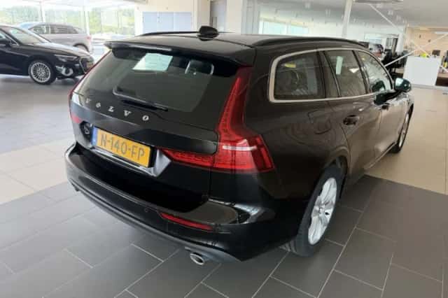 Volvo V60 (2021) thumbnail 4