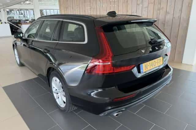Volvo V60 (2021) thumbnail 5