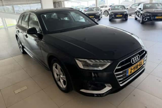 Audi A4 (2024) thumbnail 2