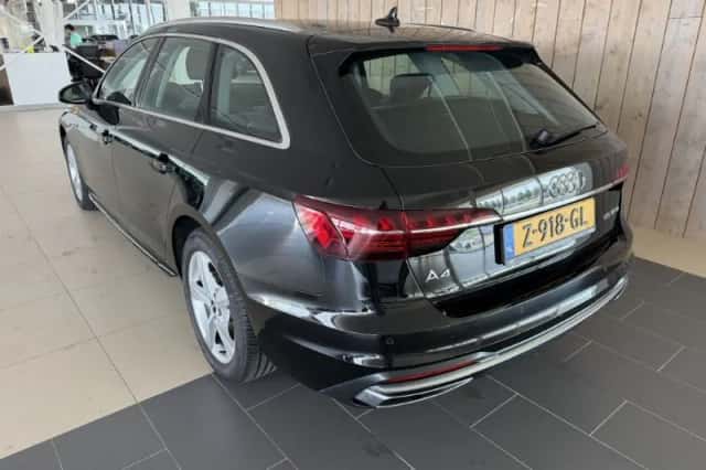 Audi A4 (2024) thumbnail 5