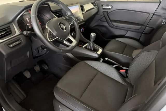 Renault Captur (2023) thumbnail 5