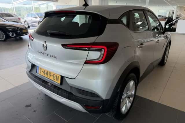 Renault Captur (2023) thumbnail 4