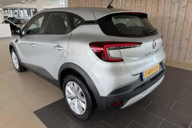 Renault Captur (2023) thumbnail 5