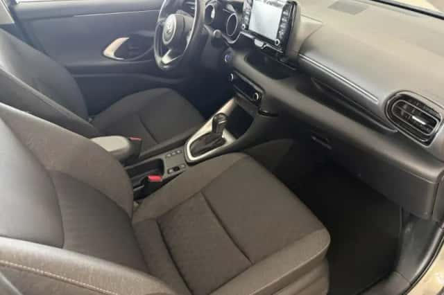 Toyota Yaris (2021) thumbnail 3