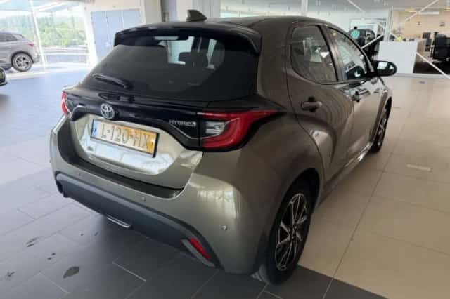 Toyota Yaris (2021) thumbnail 4