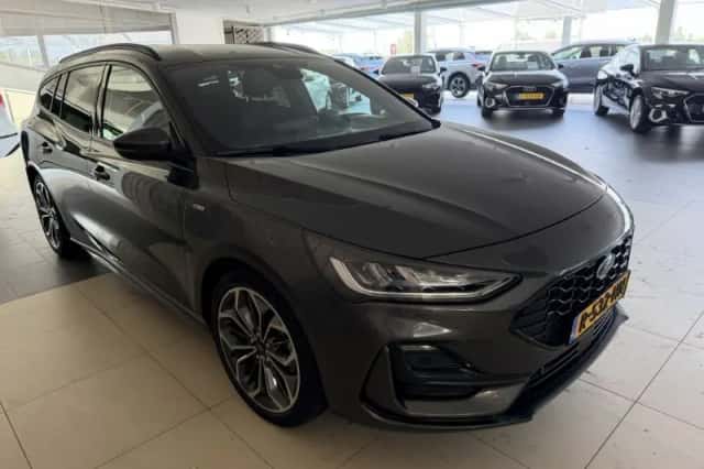 Ford Focus (2022) thumbnail 2