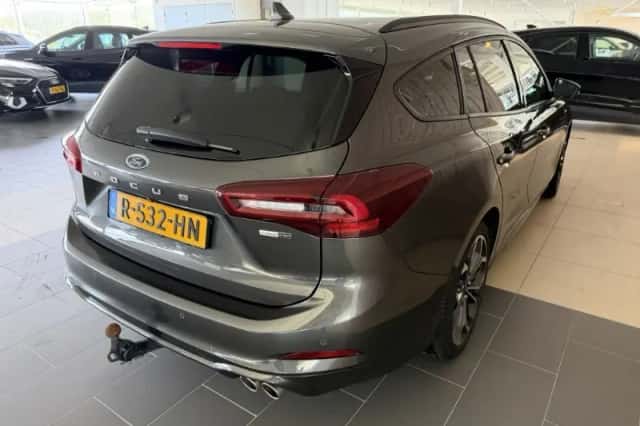 Ford Focus (2022) thumbnail 3