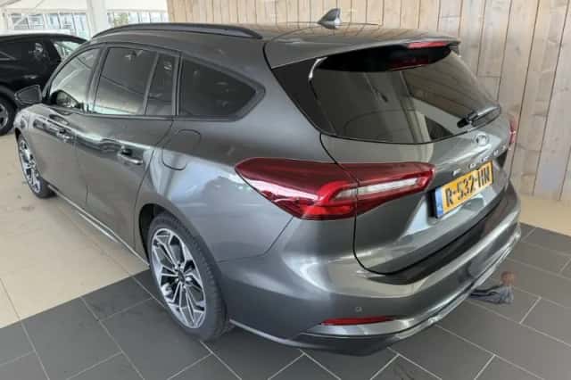 Ford Focus (2022) thumbnail 4