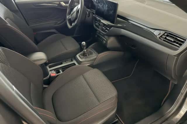 Ford Focus (2022) thumbnail 6