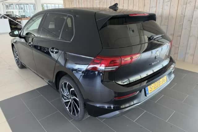 Volkswagen Golf (2023) thumbnail 4