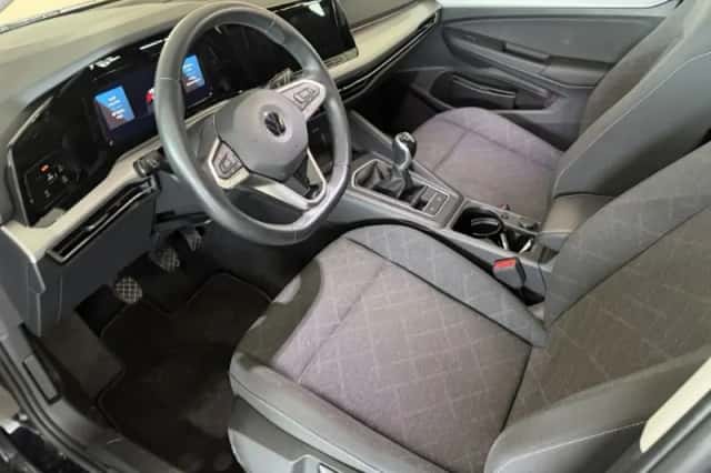 Volkswagen Golf (2023) thumbnail 5