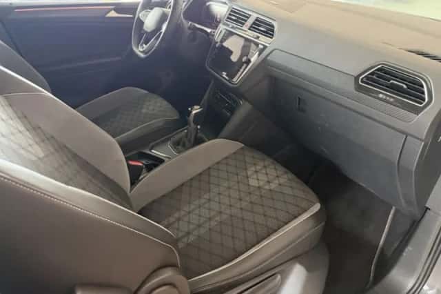 Volkswagen Tiguan (2023) thumbnail 3