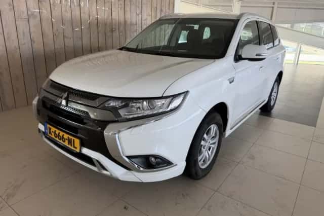 Mitsubishi Outlander (2021) thumbnail 1