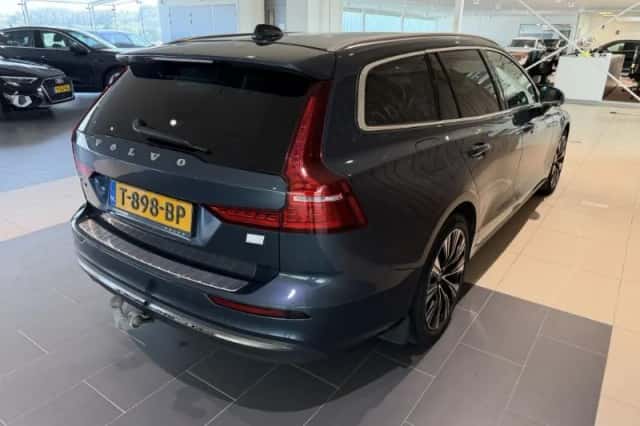 Volvo V60 (2023) thumbnail 3