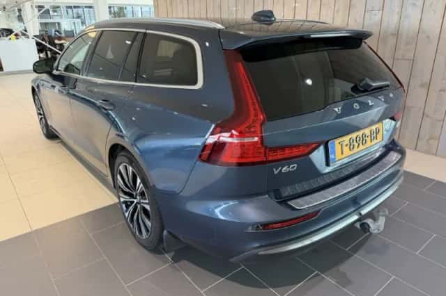 Volvo V60 (2023) thumbnail 4