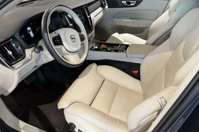Volvo V60 (2023) thumbnail 5