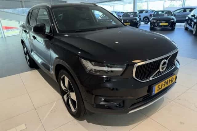 Volvo XC40 (2018) thumbnail 2