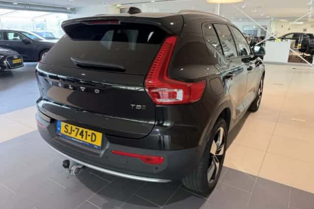 Volvo XC40 (2018) thumbnail 3