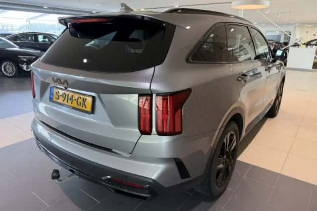 Kia Sorento (2023) thumbnail 3