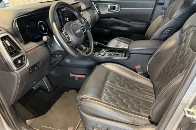 Kia Sorento (2023) thumbnail 5
