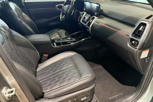 Kia Sorento (2023) thumbnail 6