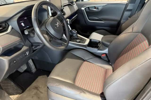 Toyota RAV4 (2022) thumbnail 6