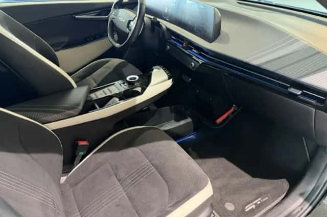 Kia EV6 (2022) thumbnail 3
