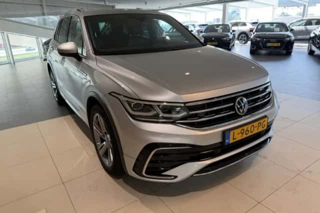 Volkswagen Tiguan (2021) thumbnail 2