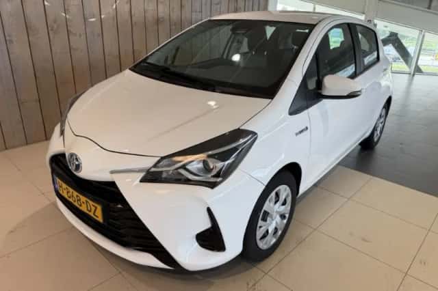 Toyota Yaris (2020) thumbnail 2