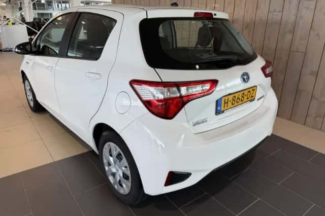 Toyota Yaris (2020) thumbnail 4